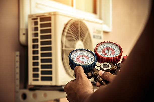 Professional Hvac Installation technician working in Joaquin, TX